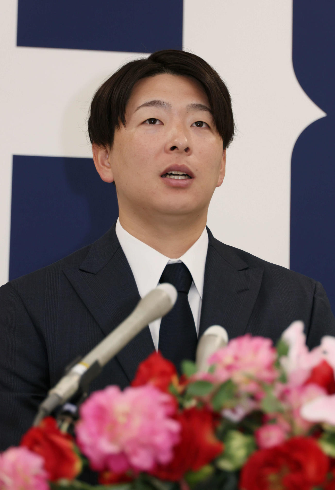 契約更改交渉後、会見する広島大瀬良（撮影・加藤孝規）