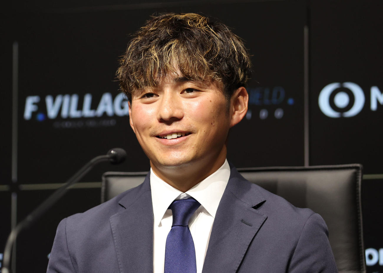 契約更改を終え会見する日本ハム上川畑（撮影・佐藤翔太）