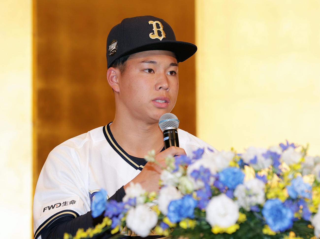 オリックス新人入団会見に臨むドラフト1位の横山（撮影・前田充）