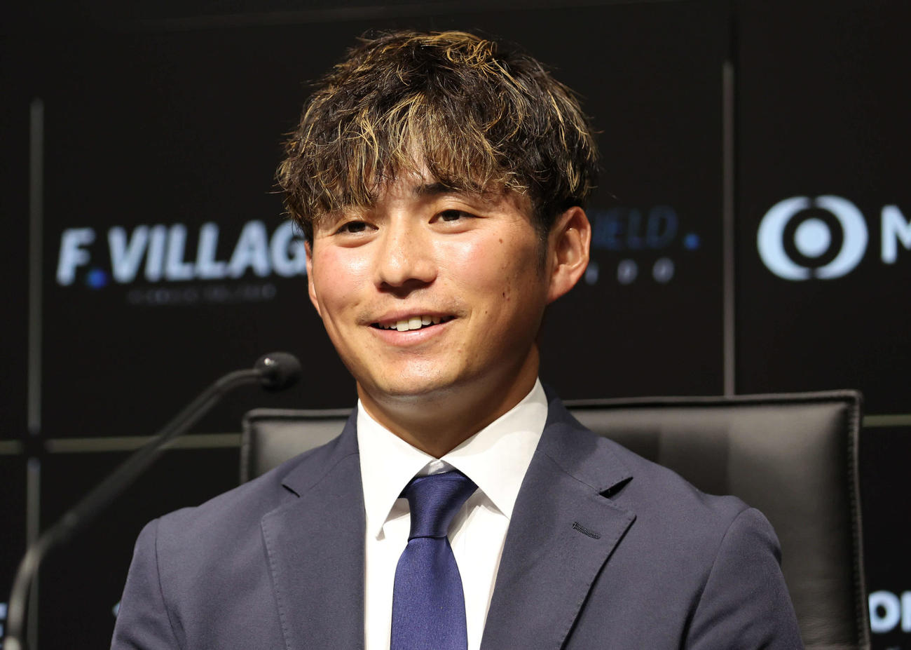 契約更改を終え会見する日本ハム上川畑（撮影・佐藤翔太）