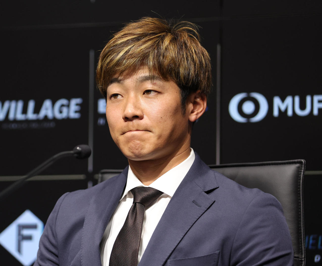 契約更改を終え会見する日本ハム石井（撮影・佐藤翔太）