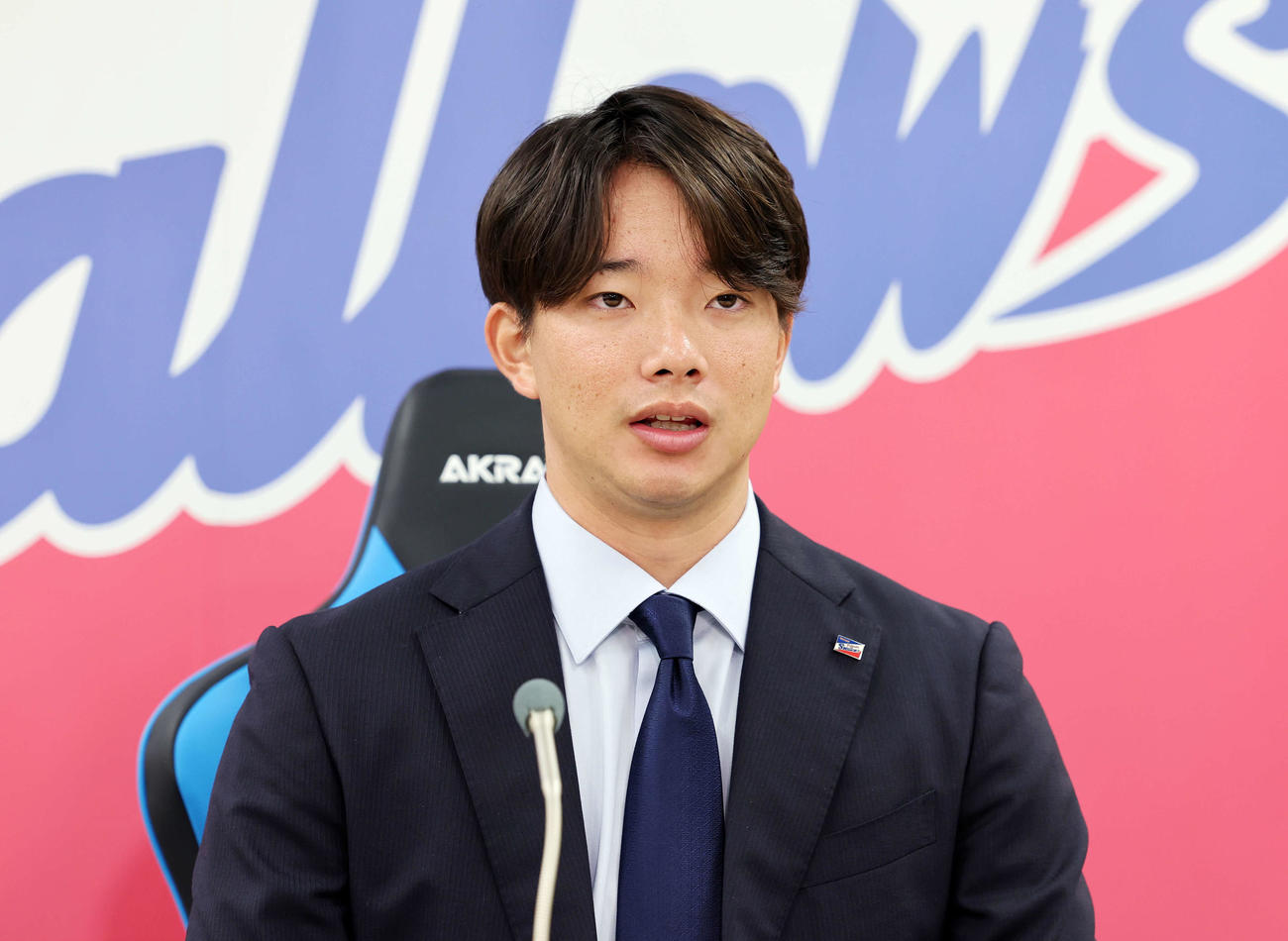 契約更改を終え記者会見を行うヤクルト木沢（撮影・鈴木正人）