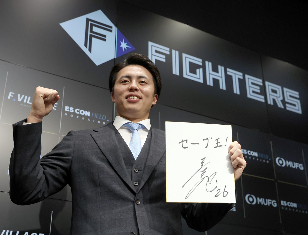 契約更改を終え来季目標に「セーブ王！」を掲げる日本ハム田中正（撮影・佐藤翔太）