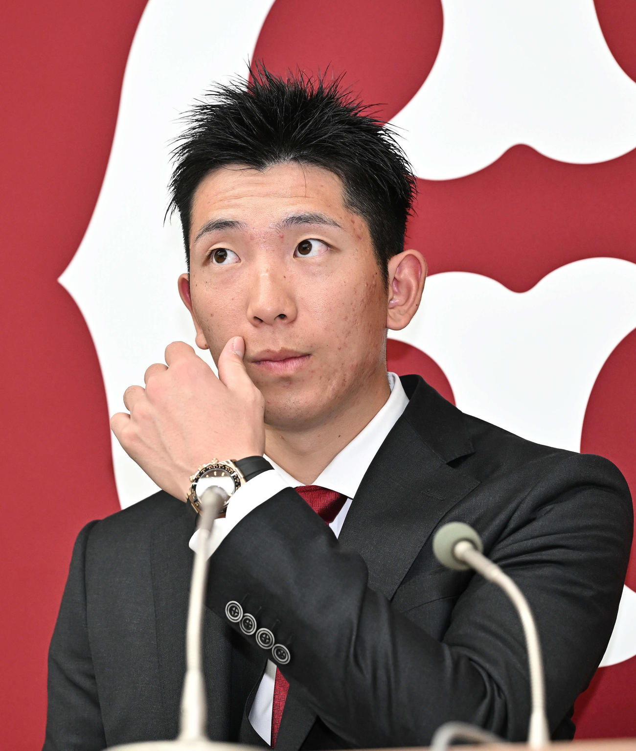 契約更改を終え会見する巨人戸郷（撮影・滝沢徹郎）