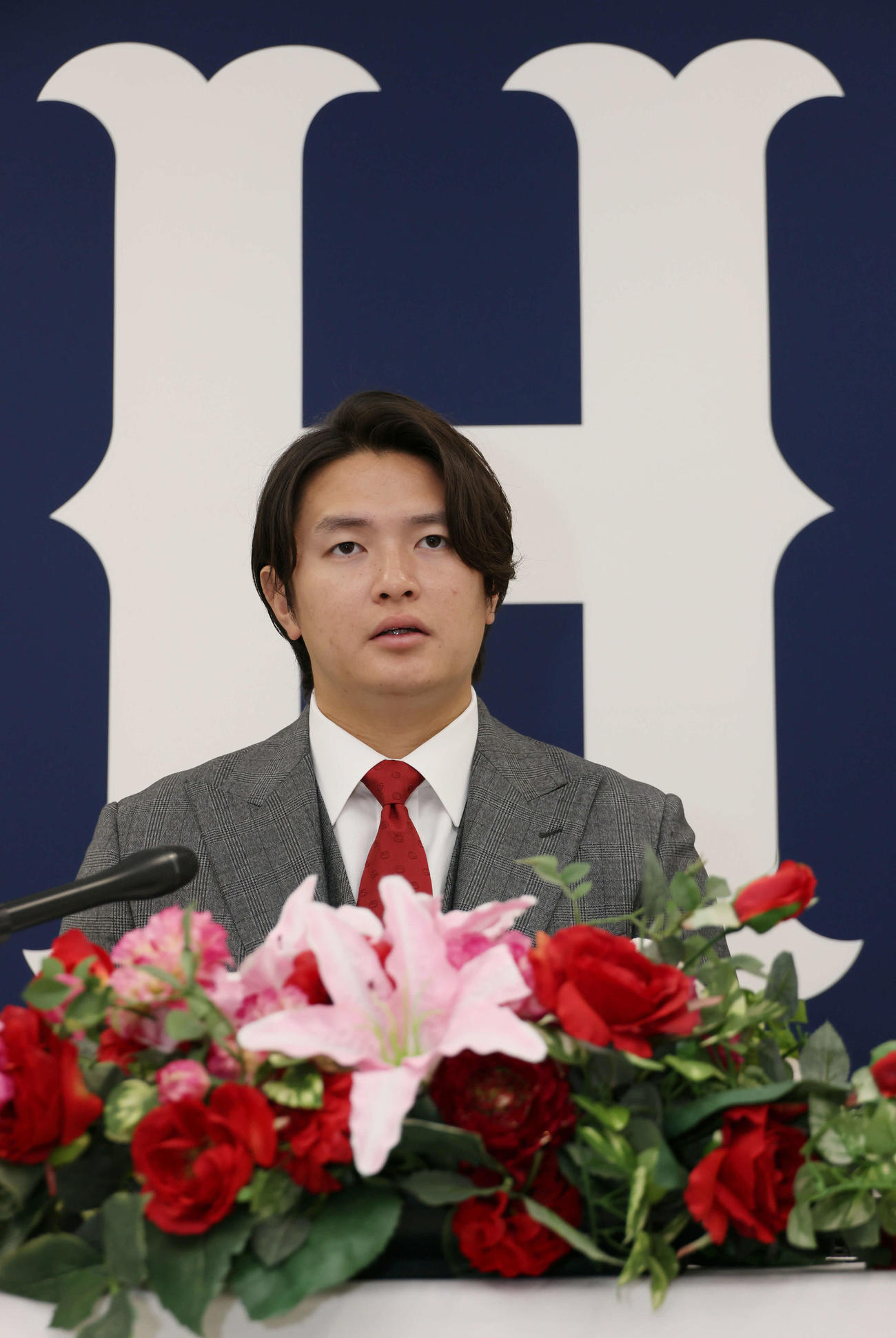 1700万円増の推定3000万円で契約更改し、会見する広島大道（撮影・加藤孝規）