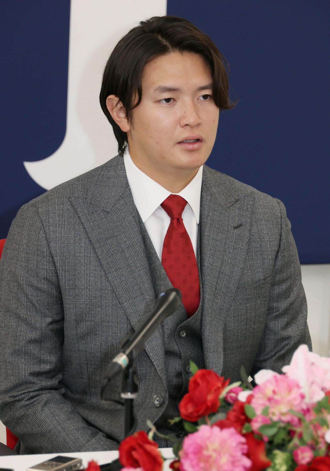 1700万円増の推定3000万円で契約更改し、会見する広島大道（撮影・加藤孝規）