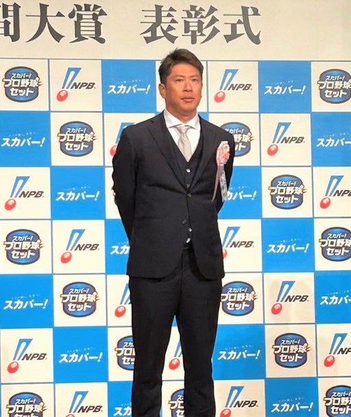 「スカパー！ドラマティック・サヨナラ賞年間大賞」表彰式に出席したロッテ・角中（撮影・星夏穂）