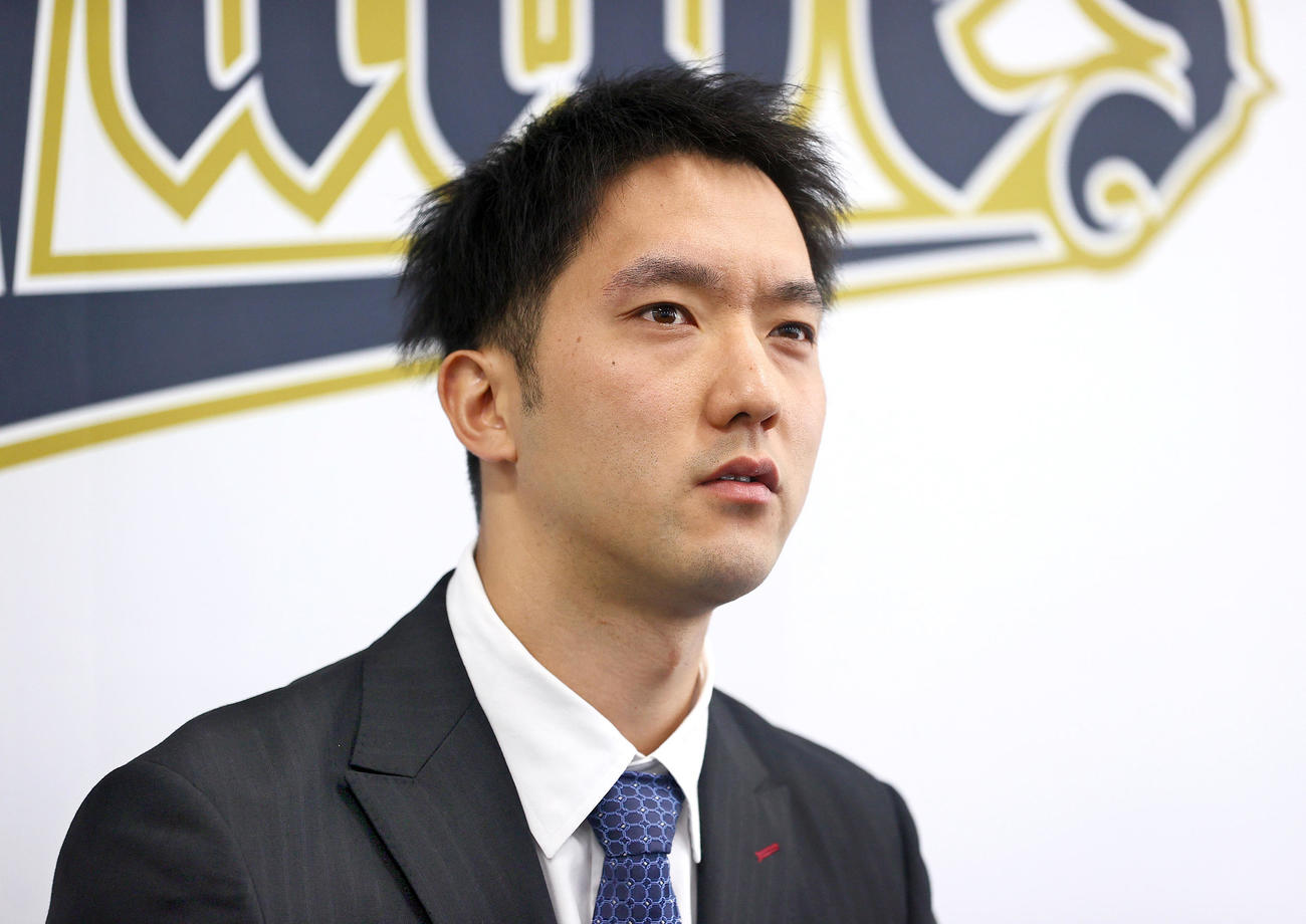 オリックス田嶋は契約更改を終え会見した（撮影・上山淳一）