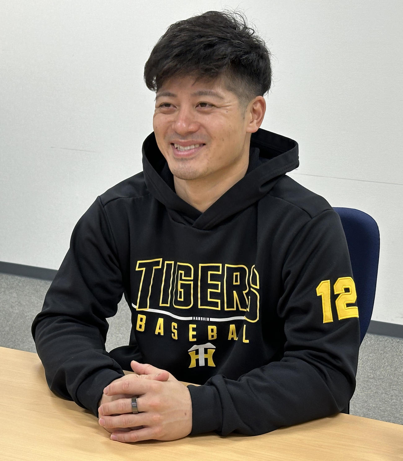「養父小学校　開校150周年記念式典」でオンライン講習会を行った阪神坂本（球団提供）
