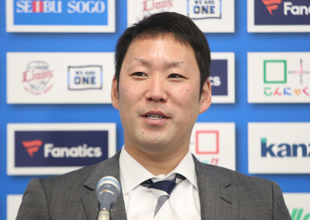 契約更改を終え会見を行う西武増田（撮影・山崎純一）