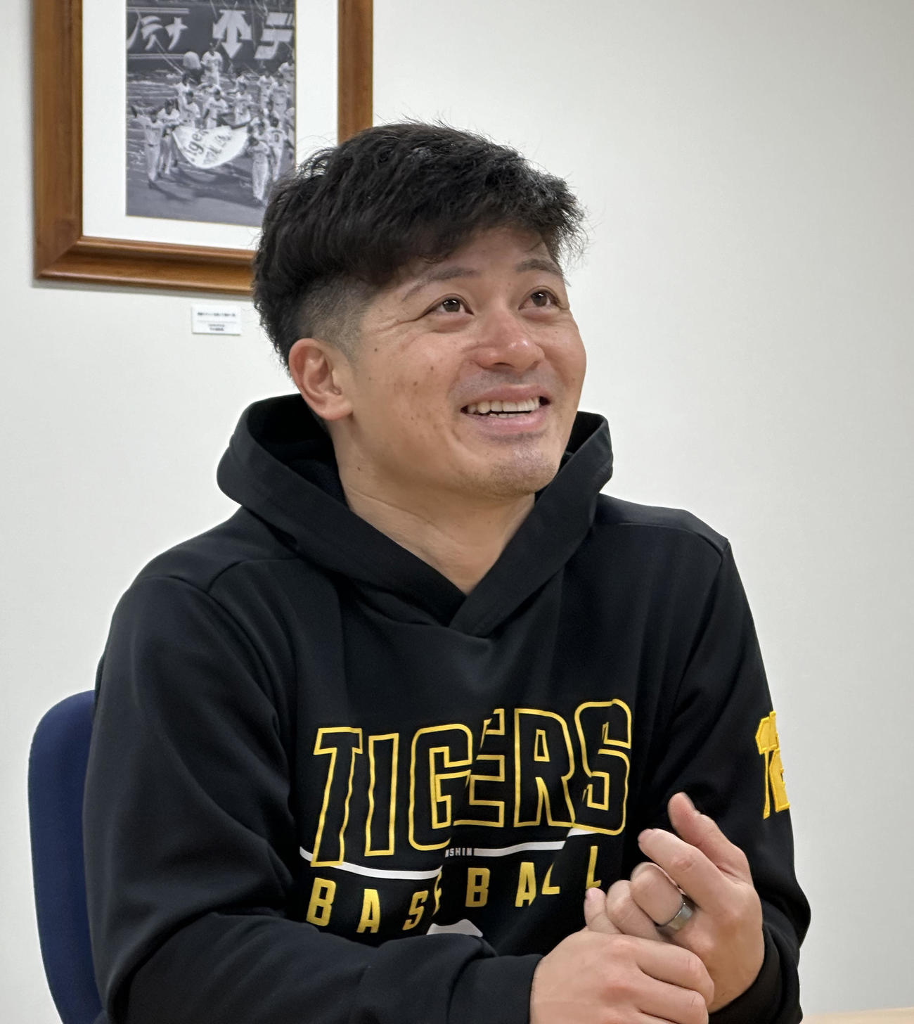 「養父小学校　開校150周年記念式典」でオンライン講習会を行った阪神坂本（球団提供）