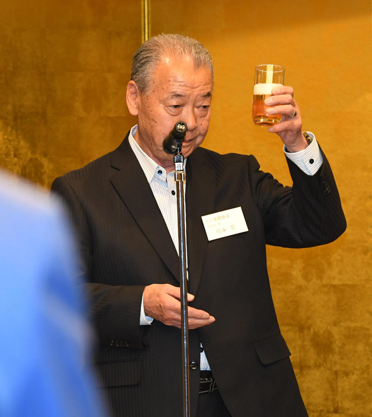 阪急・オリックスOB総会で乾杯の発声をする福本豊OB会副会長（撮影・前岡正明）