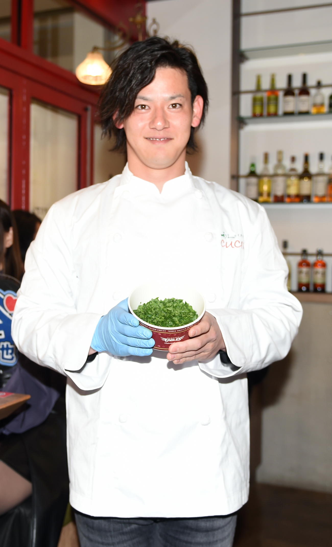 「利久のイタリアンCUCINA」で1日店長を務めた楽天伊藤裕（撮影・山田愛斗）