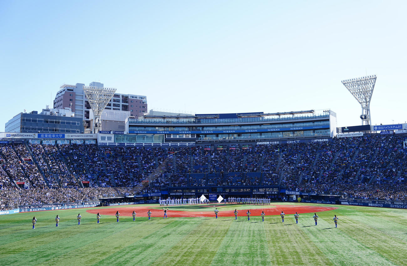 横浜スタジアム45周年を記念したイベント「YOKOHAMA STADIUM 45th DREAM MATCH」が行われる（撮影・江口和貴）