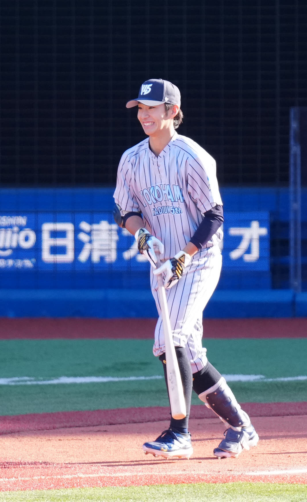 1回表、四球を選んだ度会（撮影・江口和貴）