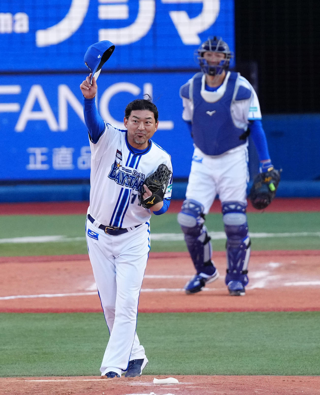 ベイドリーム対神奈川レジェンド　5回表神奈川レジェンド無死一、二塁、松坂氏から空振り三振を奪った斎藤氏（撮影・江口和貴）
