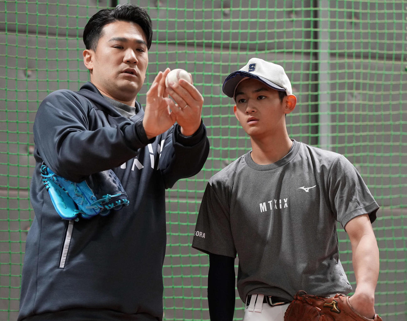 「マー君ラボ2023 supported by MIZUNO」で中学生に指導をする楽天田中将（撮影・たえ見朱実）