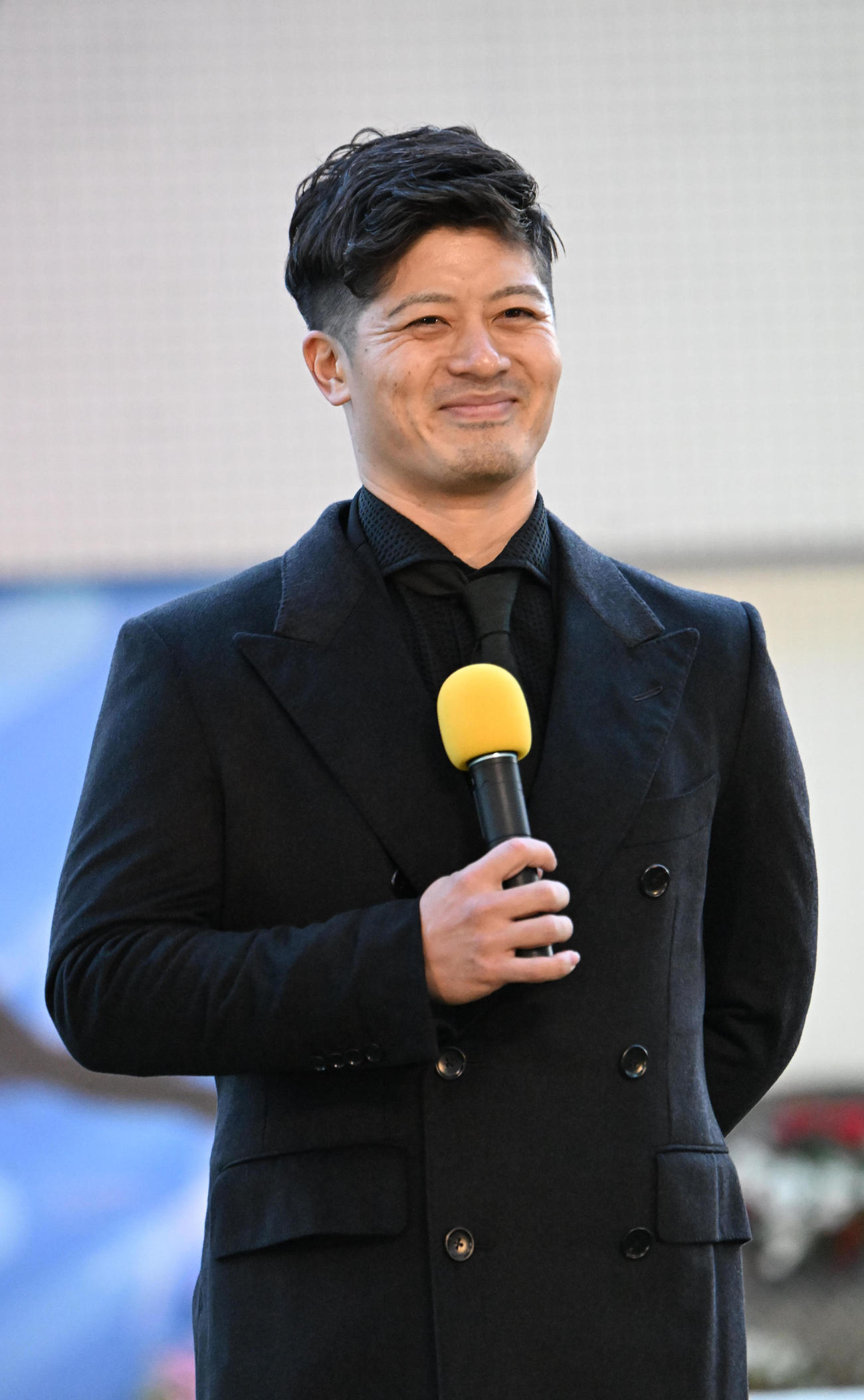 12R終了後、パドックでトークショーを行う阪神坂本（撮影・和賀正仁）
