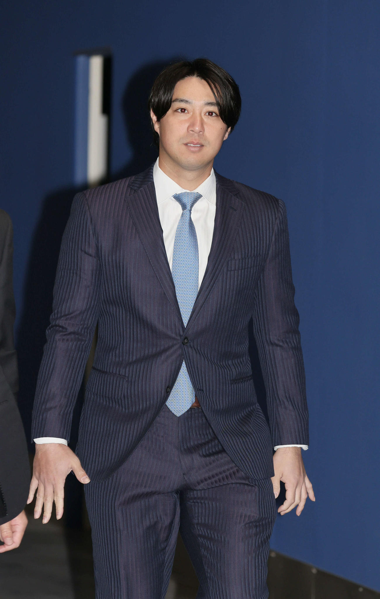 契約更改交渉に向かう広島野村（撮影・加藤孝規）