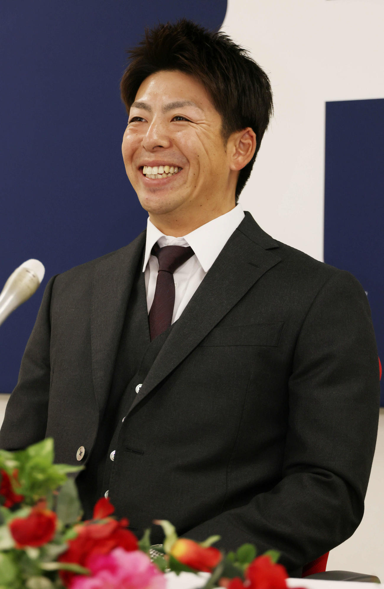 1800万円増の推定6800万円で契約更改し、会見する広島野間（撮影・加藤孝規）