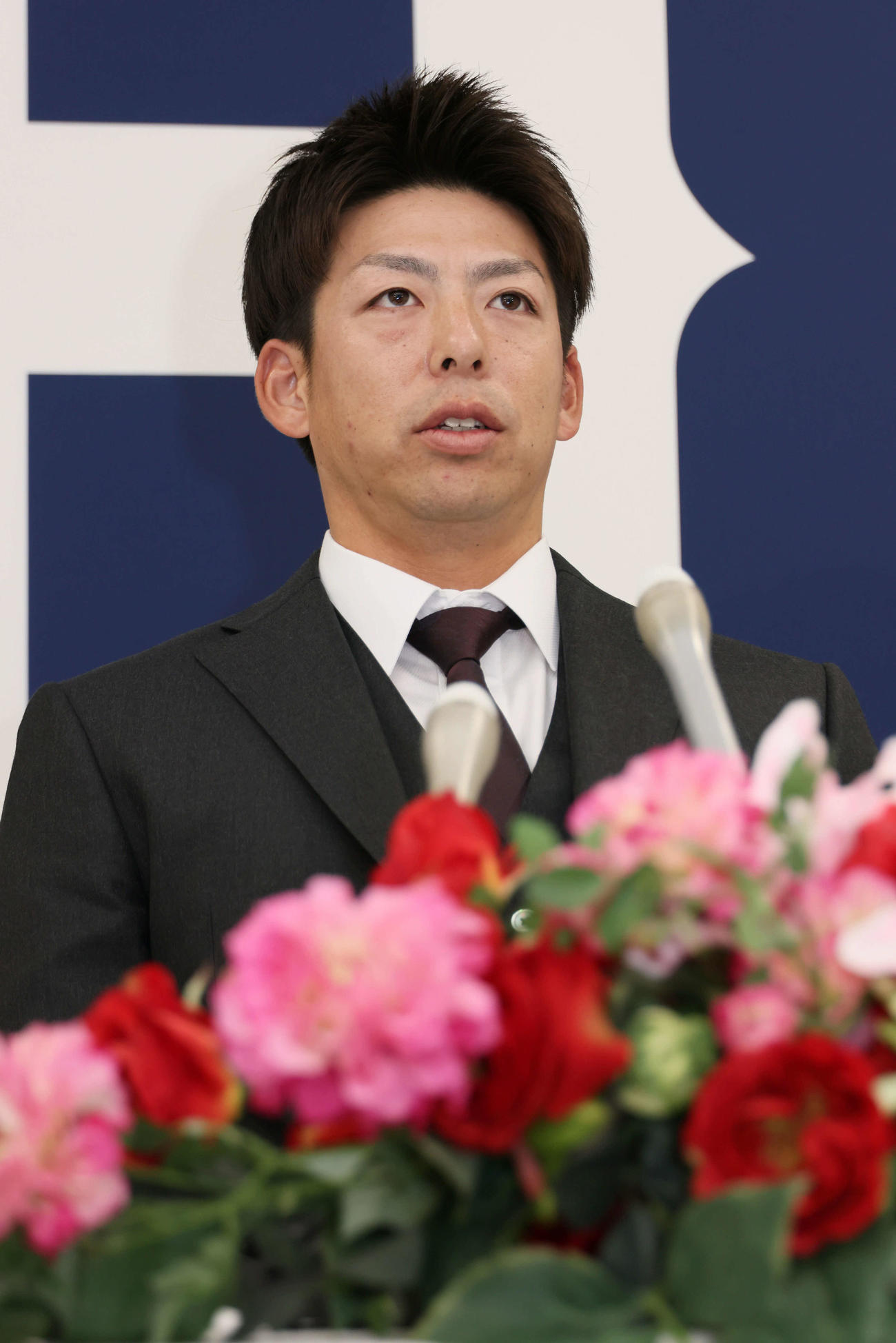 1800万円増の推定6800万円で契約更改し、会見する広島野間（撮影・加藤孝規）