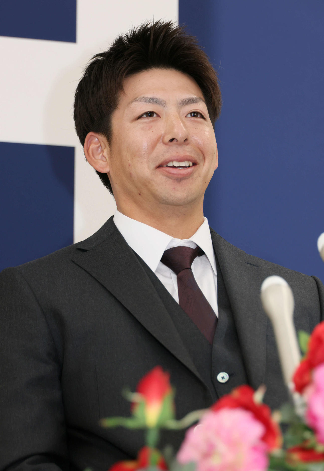1800万円増の推定6800万円で契約更改し、会見する広島野間（撮影・加藤孝規）