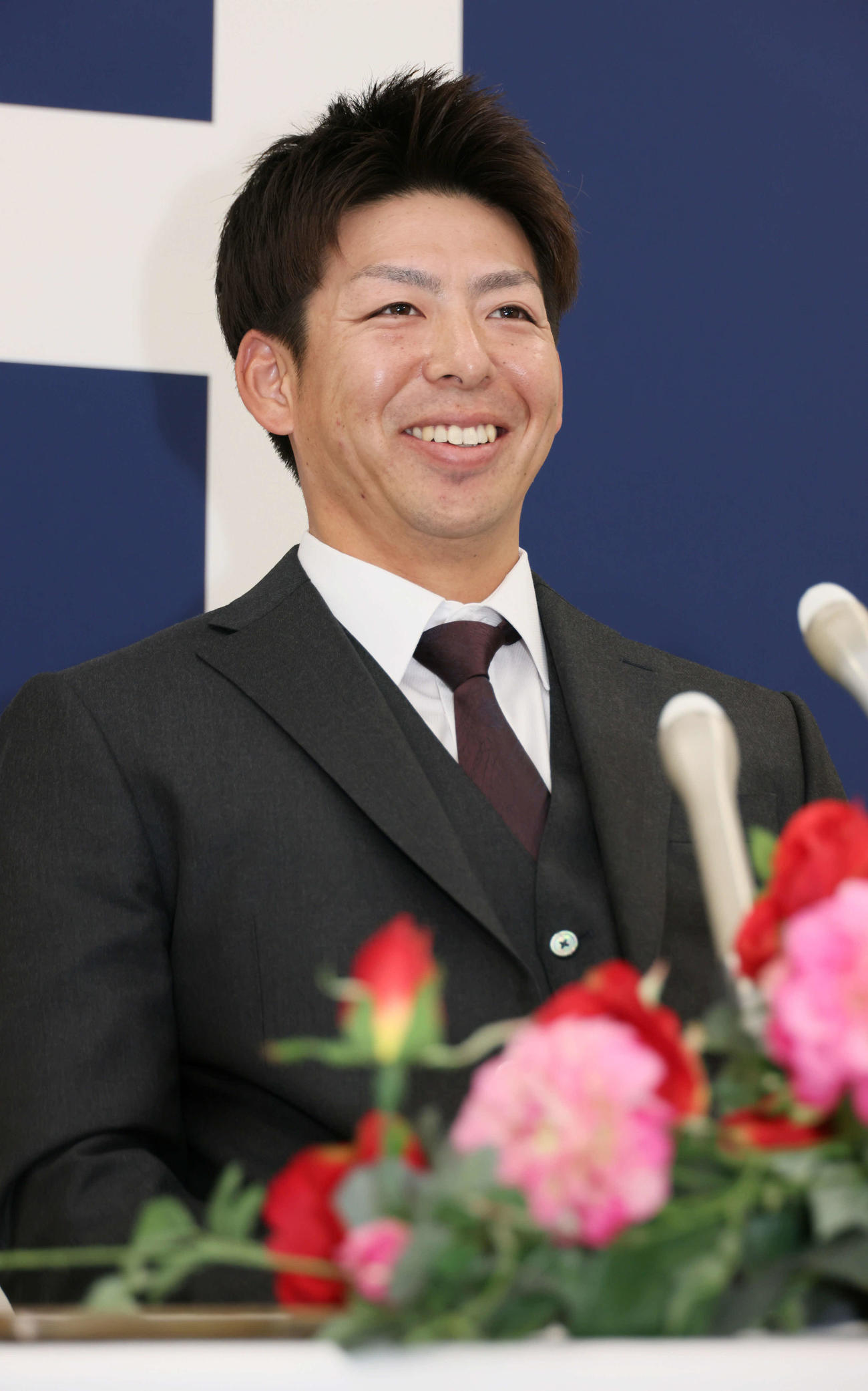 1800万円増の推定6800万円で契約更改し、会見する広島野間（撮影・加藤孝規）