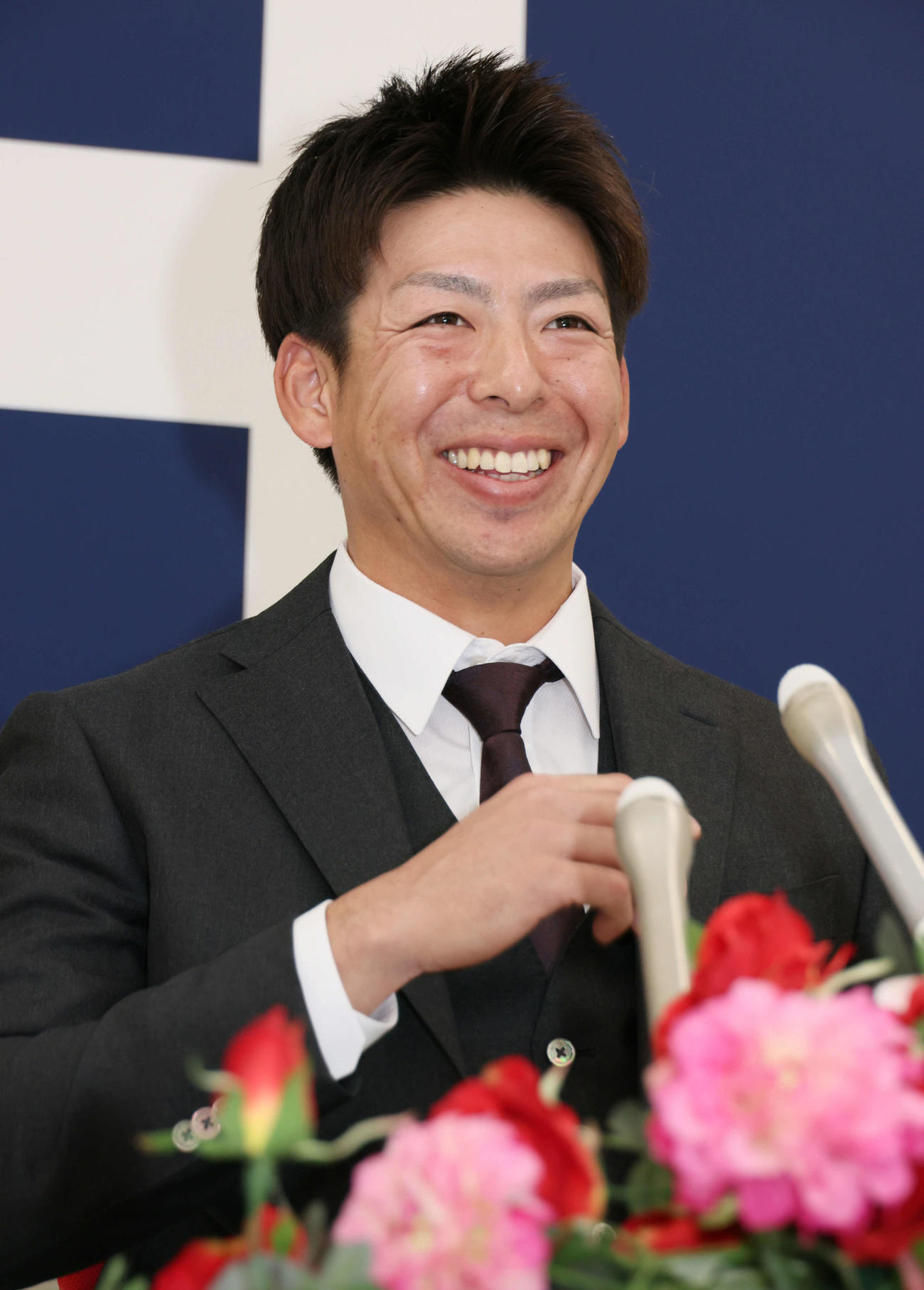 1800万円増の推定6800万円で契約更改し、会見する広島野間（撮影・加藤孝規）