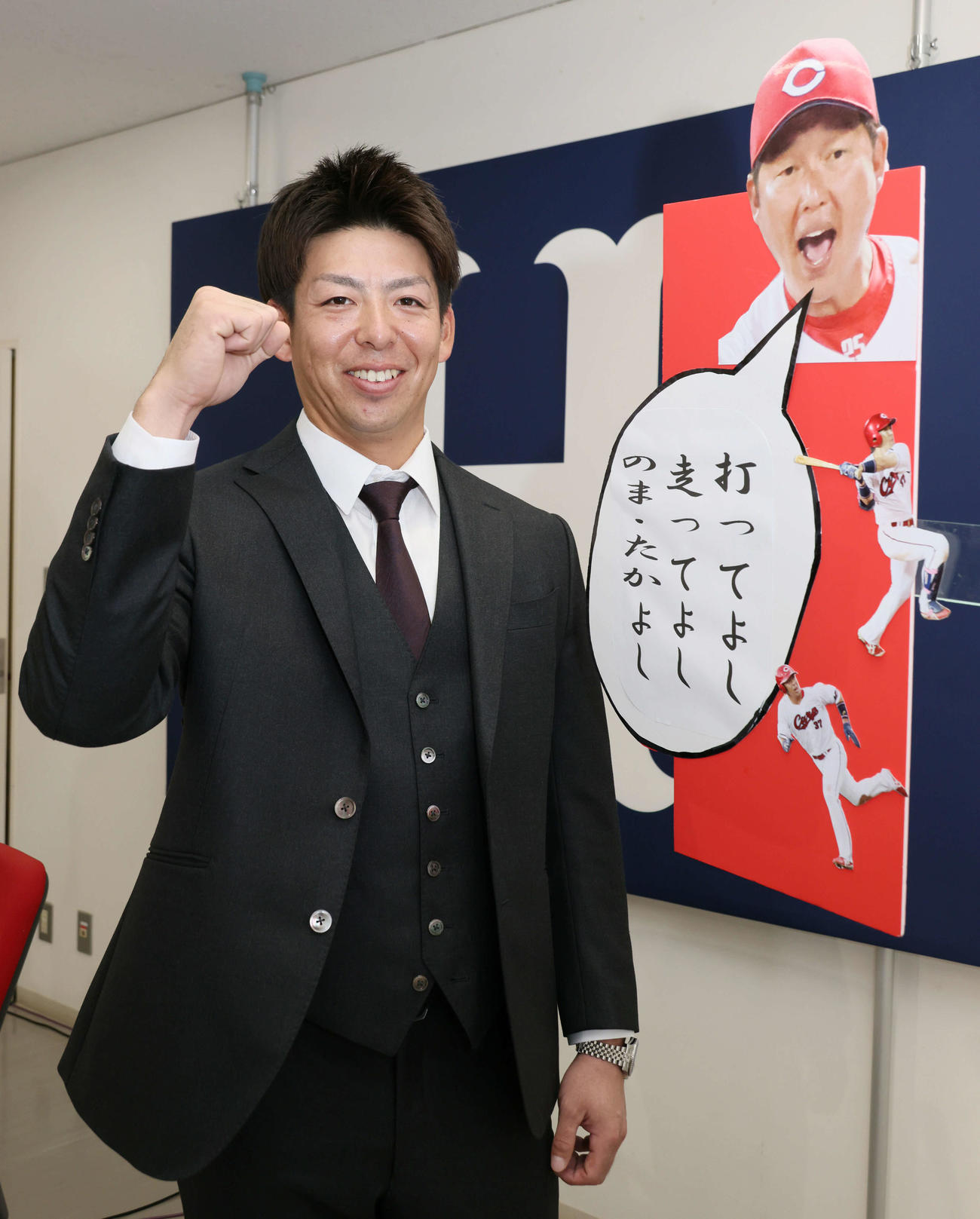 1800万円増の推定6800万円で契約更改した広島野間。新井監督の期待に応えるべく、来季の活躍を誓う（撮影・加藤孝規）