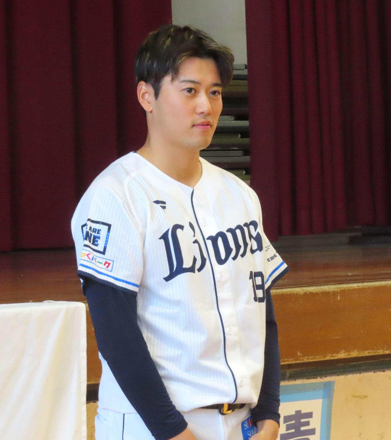 夢先生として登壇した西武佐藤隼（撮影・黒須亮）