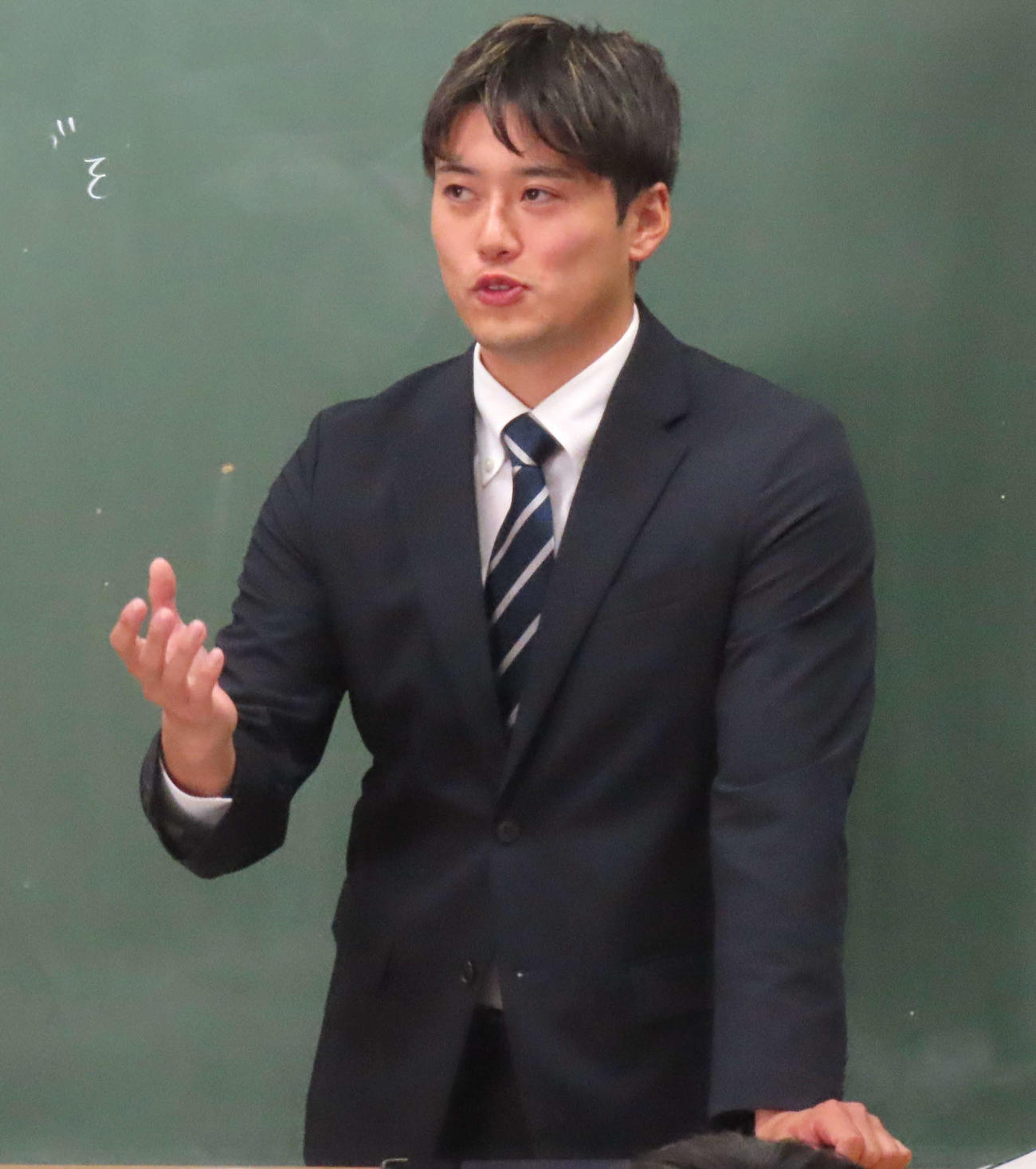夢先生として登壇した西武佐藤隼（撮影・黒須亮）