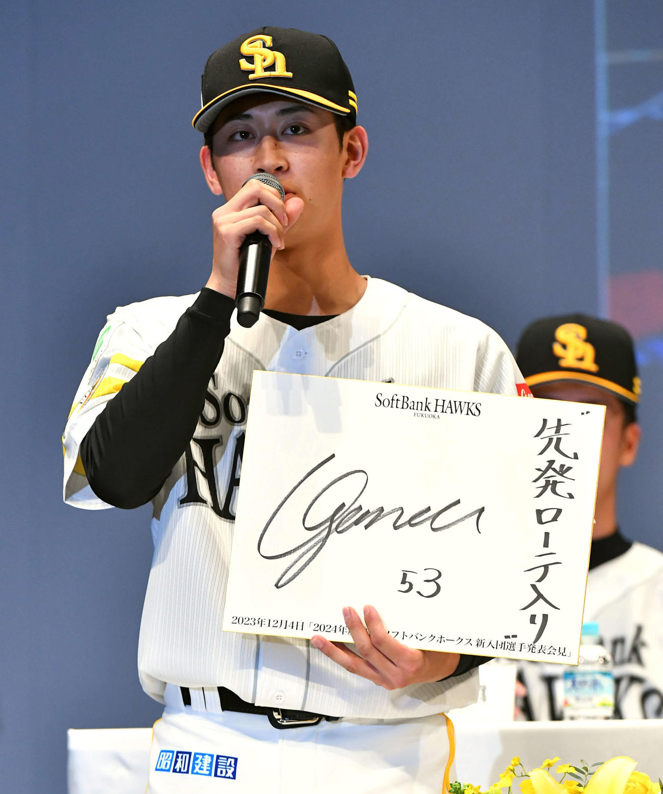 新入団選手発表記者会見で、プロでの目標「先発ローテ入り」と宣言したドラフト6位・大山（撮影・岩下翔太）