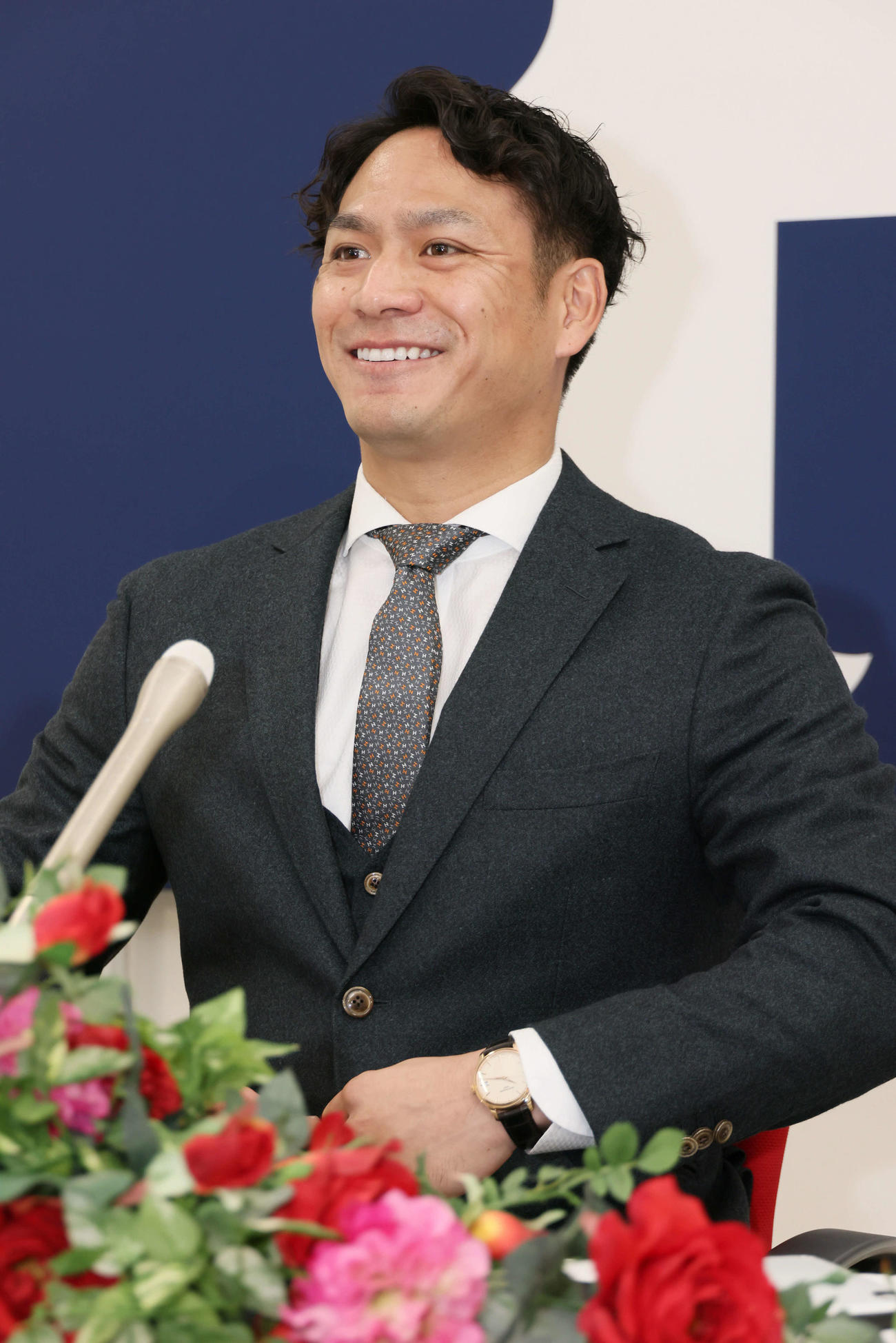 2000万円増の推定5000万円で契約更改し、会見する広島田中（撮影・加藤孝規）