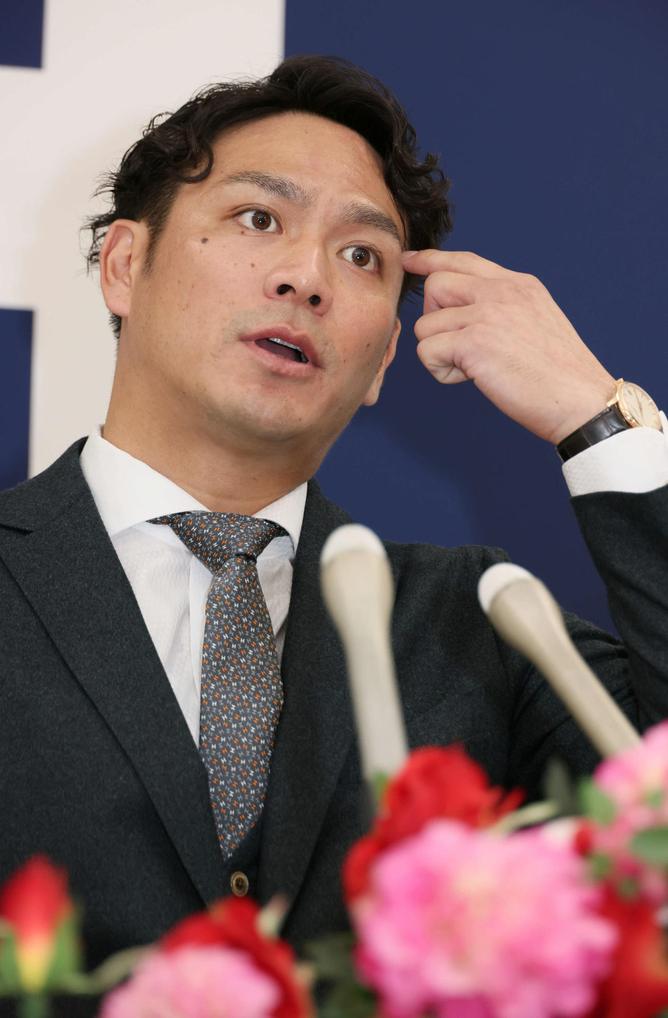 2000万円増の推定5000万円で契約更改し、会見する広島田中（撮影・加藤孝規）