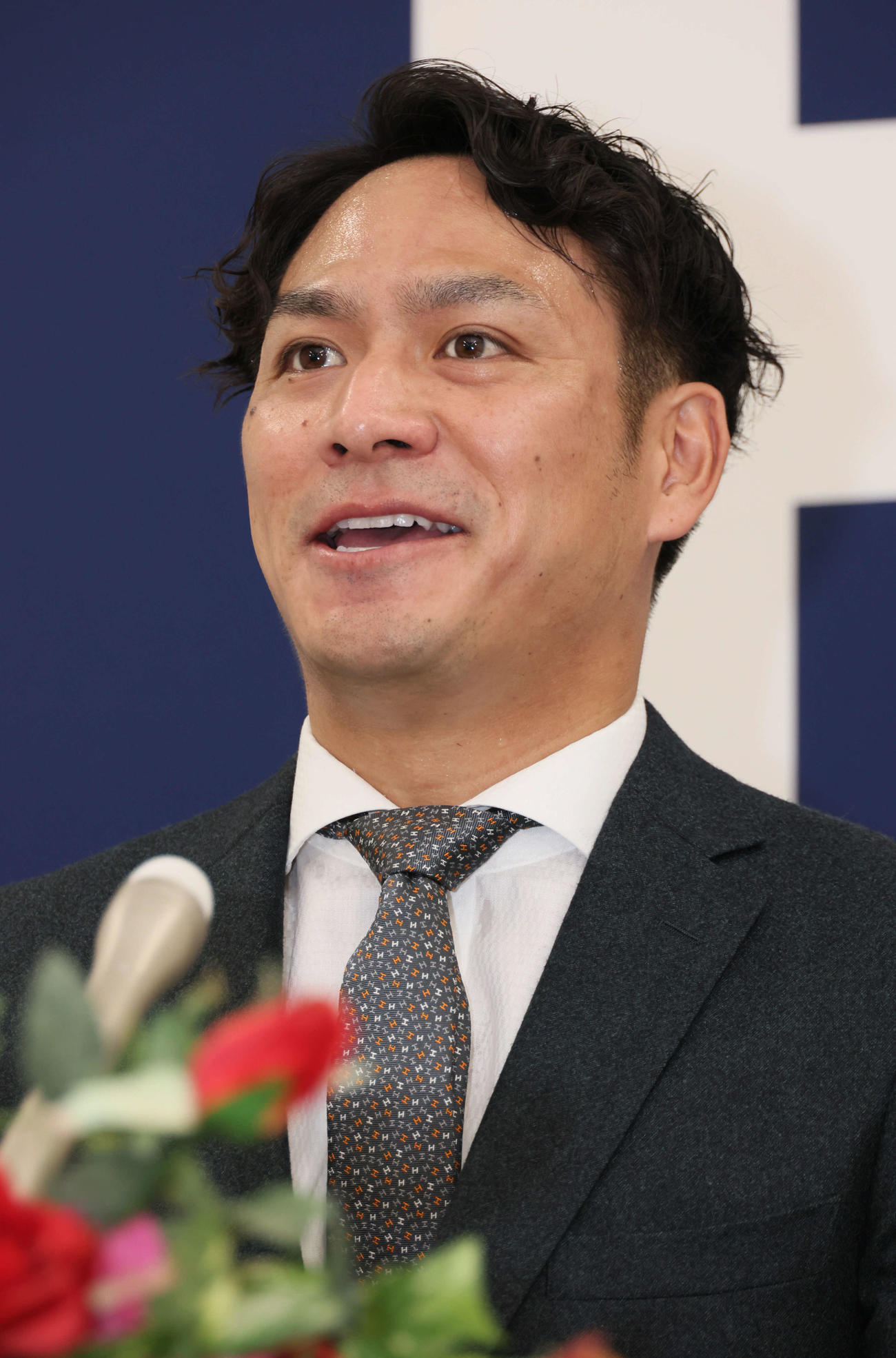2000万円増の推定5000万円で契約更改し、会見する広島田中（撮影・加藤孝規）