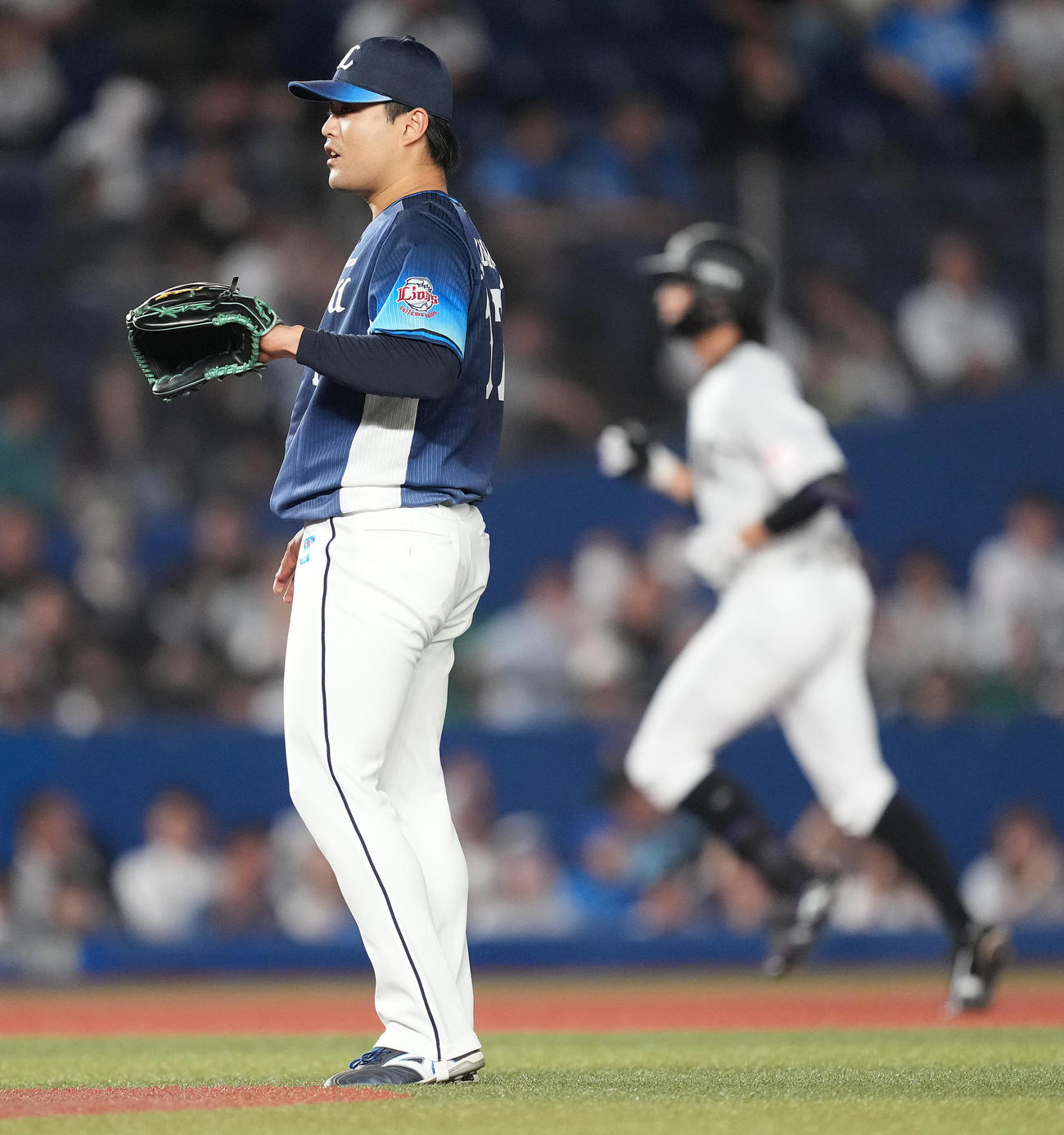ロッテ対西武　7回裏ロッテ1死、岡に左中間へのソロ本塁打を浴びる松本（2023年10月3日撮影）