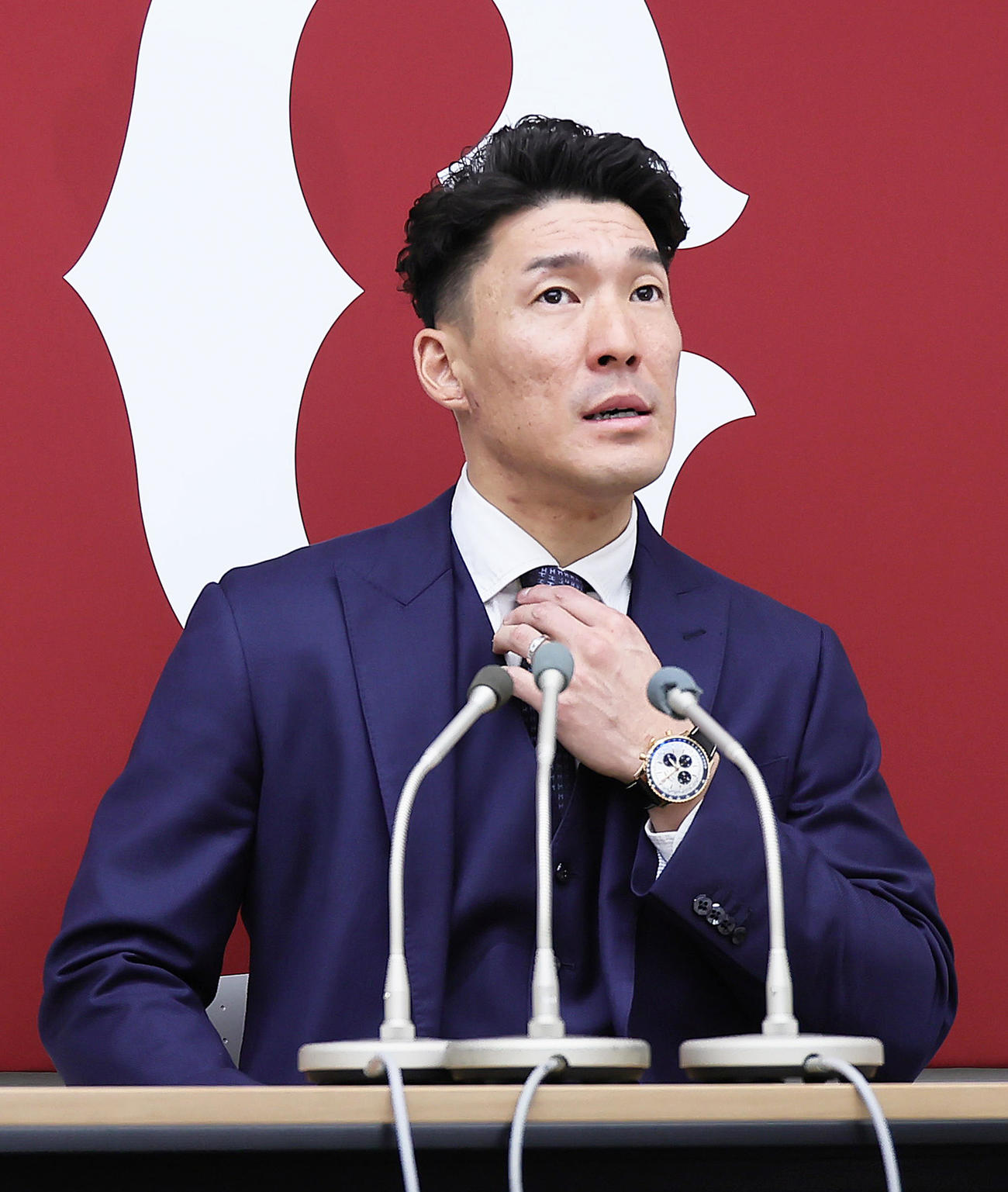 契約更改を終え、会見に臨む巨人梶谷（撮影・足立雅史）