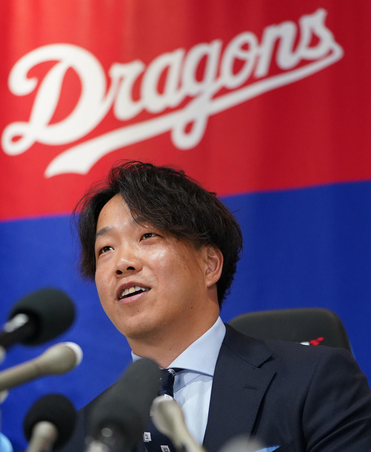契約交渉を終え会見する柳（撮影・森本幸一）
