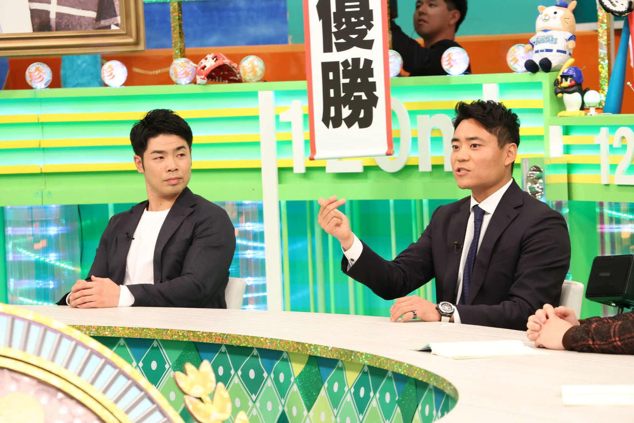 「中居正広のプロ野球珍プレー好プレー大賞2023」に出演する左から近藤健介、中村悠平(C)フジテレビ