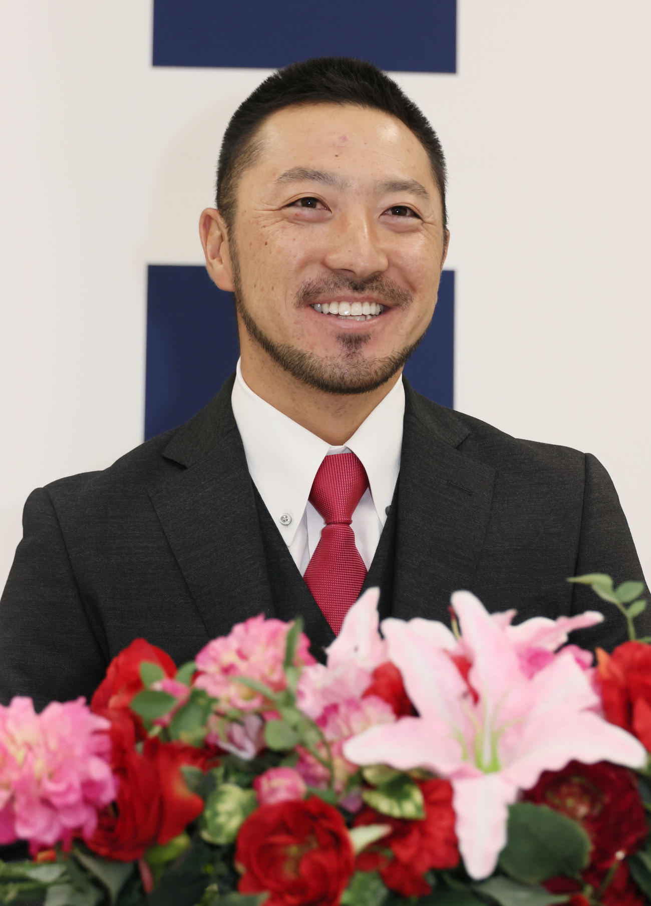契約更改後、契約更改後、会見する広島菊池（撮影・加藤孝規）