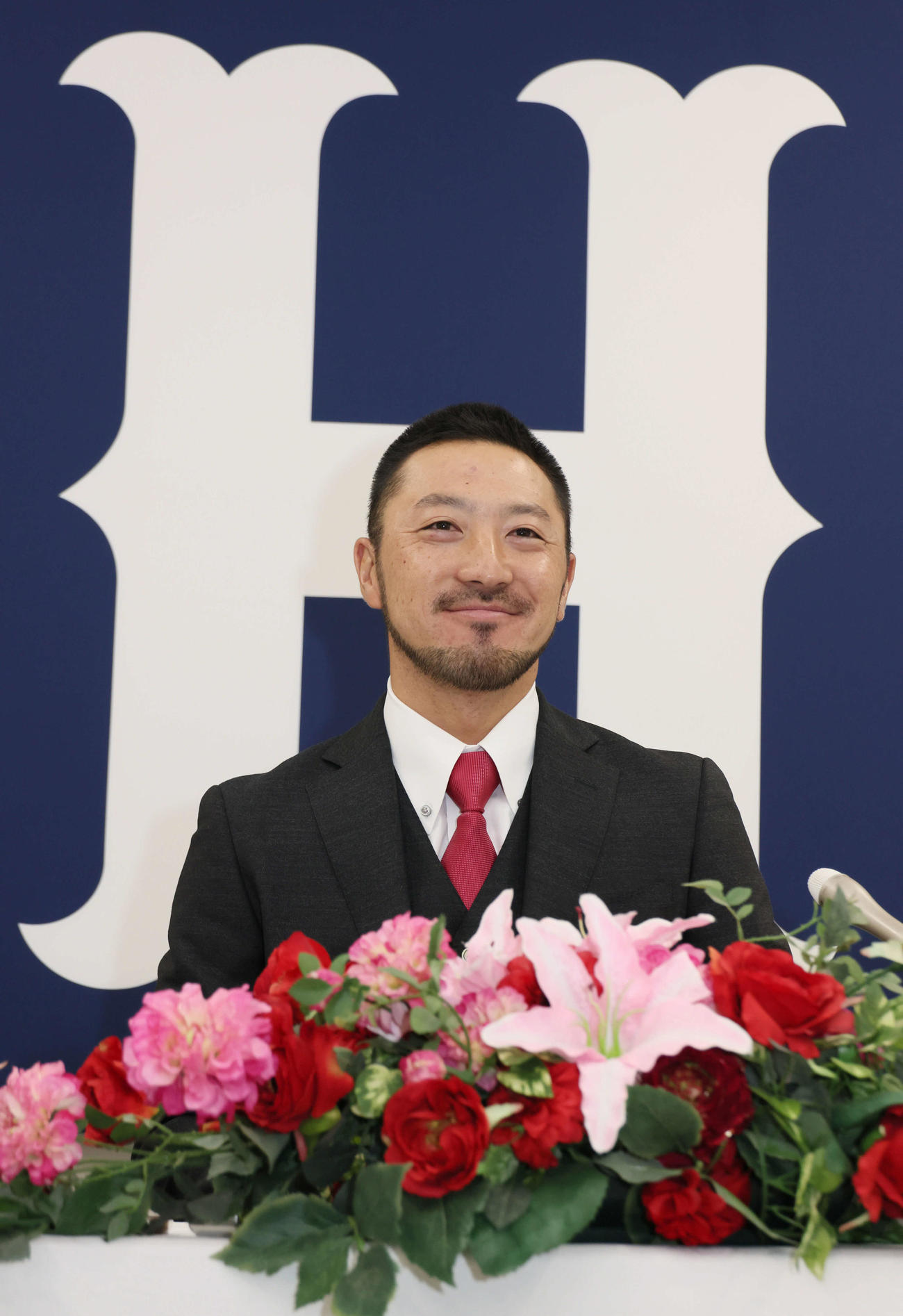 契約更改後、契約更改後、会見する広島菊池（撮影・加藤孝規）