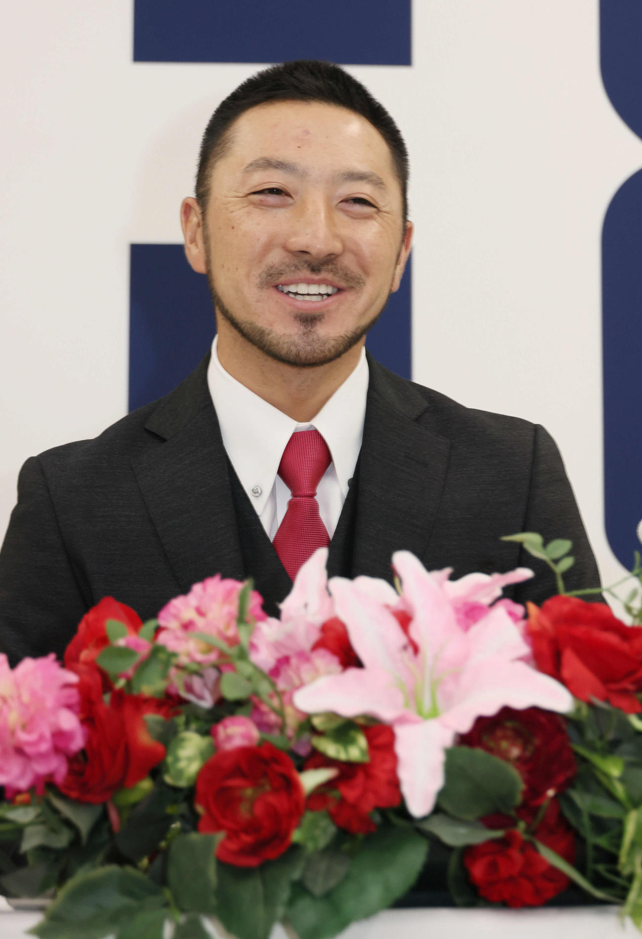契約更改後、契約更改後、会見する広島菊池（撮影・加藤孝規）