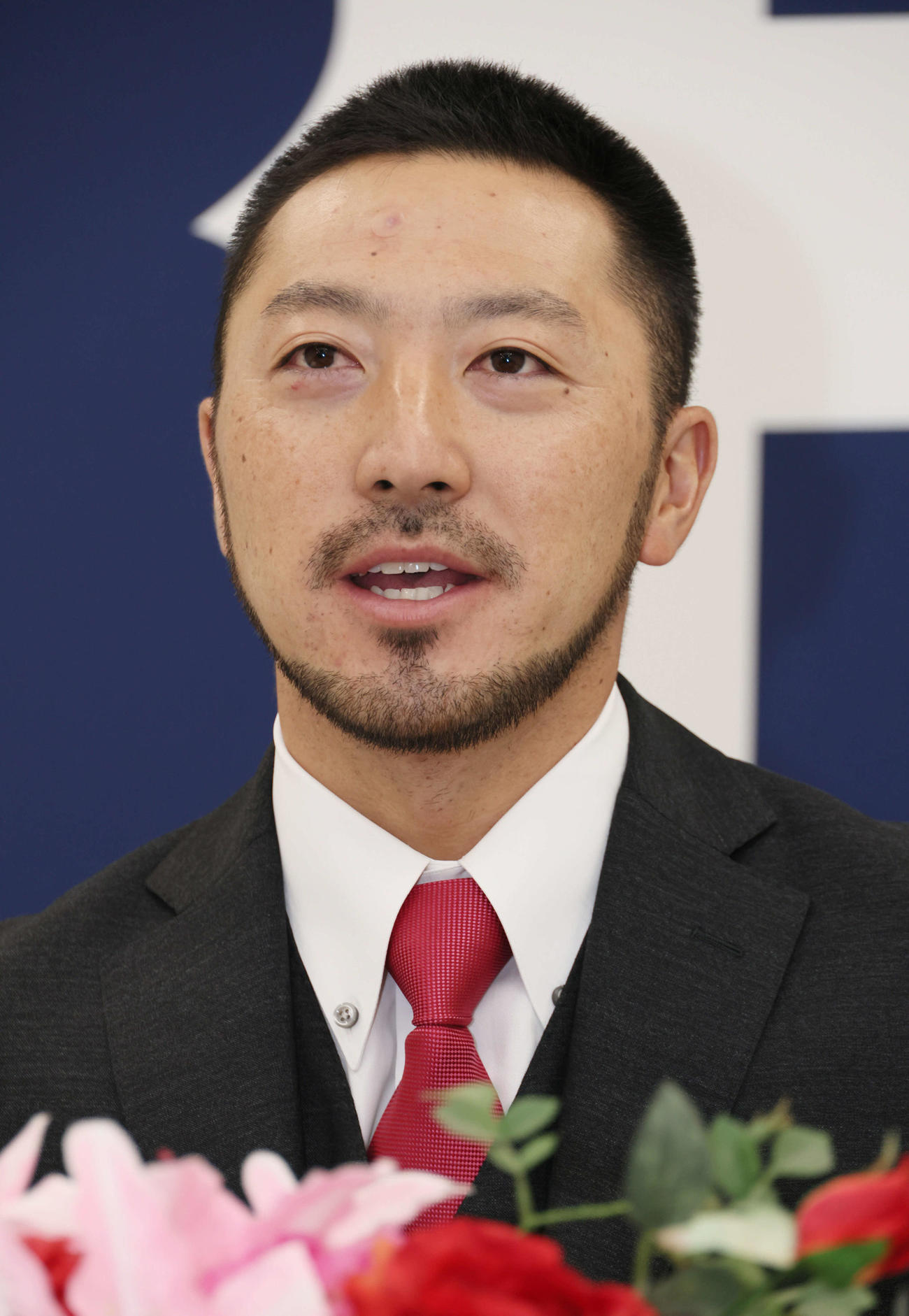 契約更改後、契約更改後、会見する広島菊池（撮影・加藤孝規）