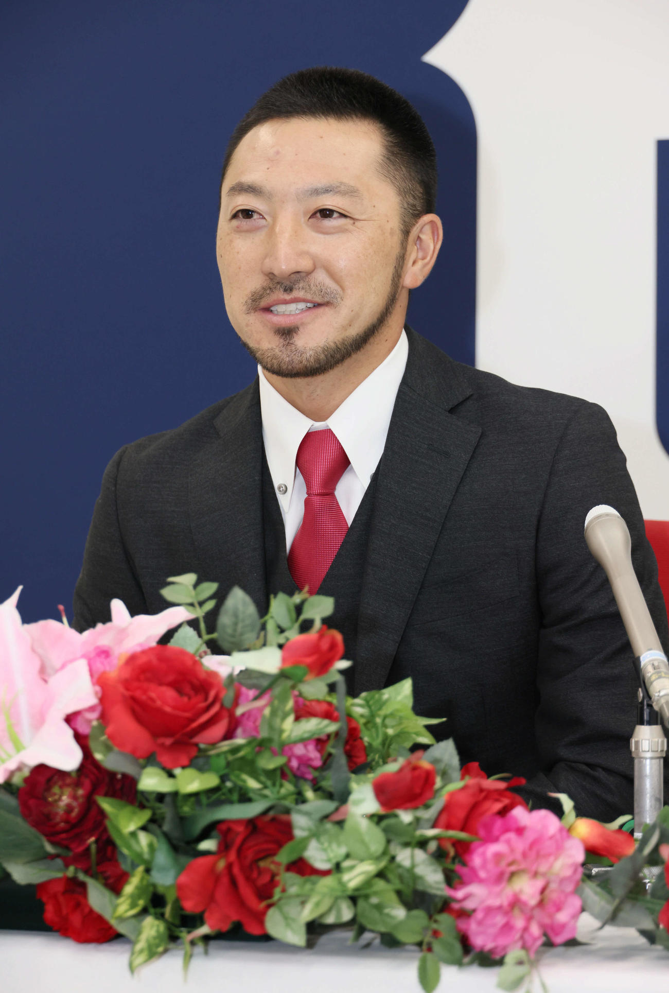 契約更改後、契約更改後、会見する広島菊池（撮影・加藤孝規）