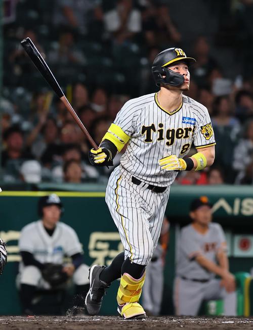 阪神】佐藤輝明、ゴールドリボン・ネットワークに寄付 来季本塁打王で