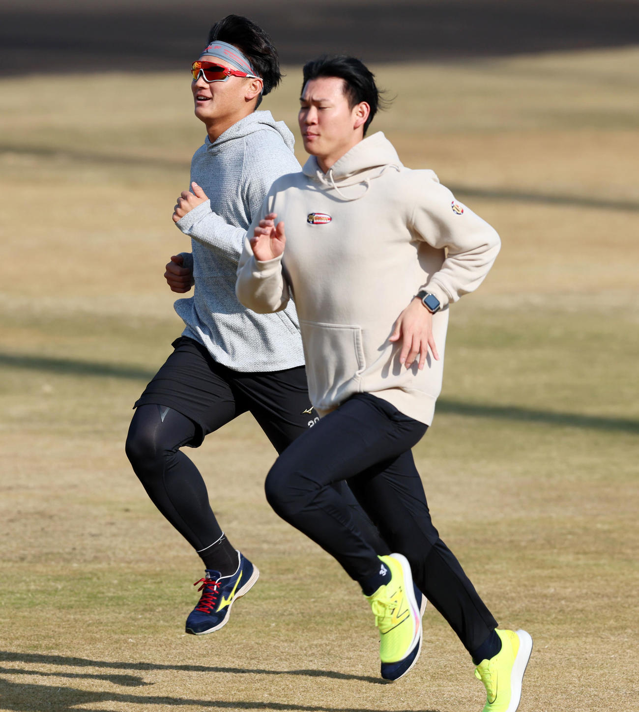 及川（右）とともに走る森木（撮影・加藤哉）