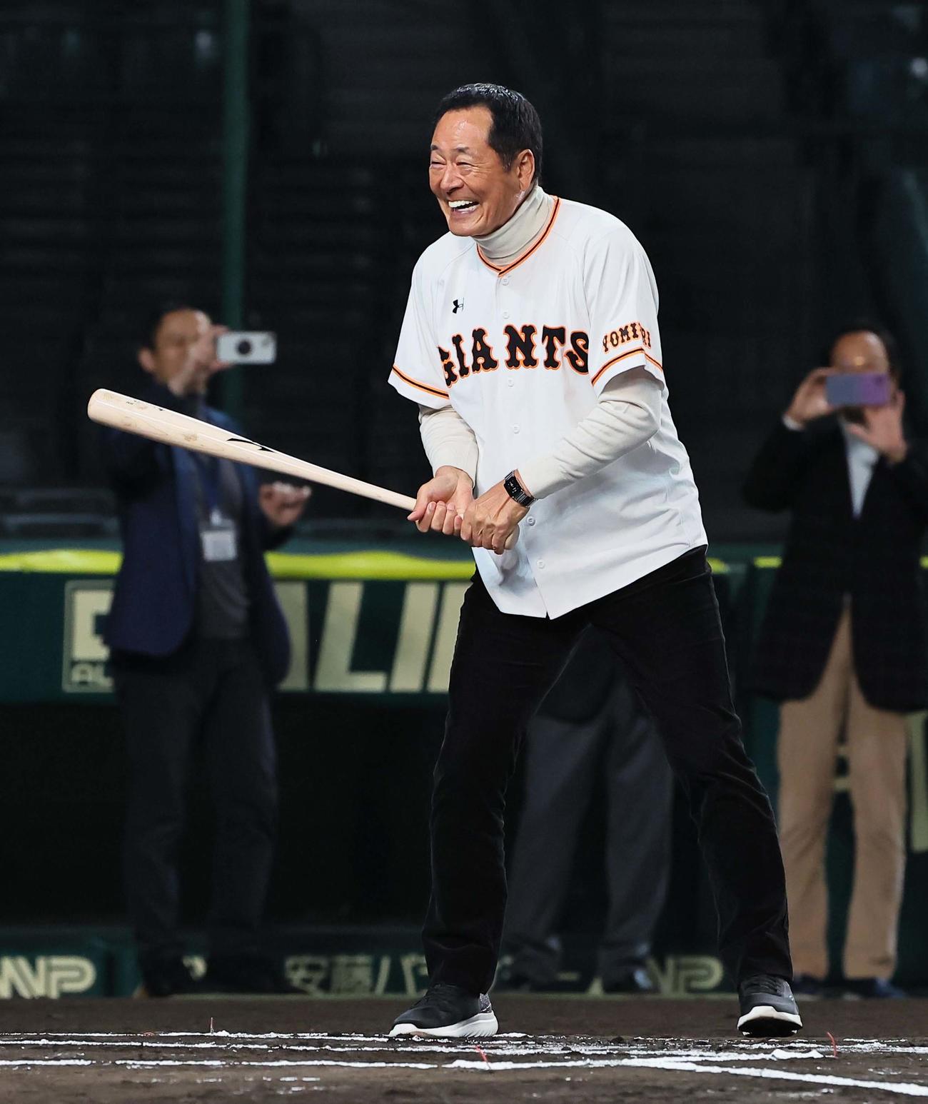 「プロ野球28会　俺たちの甲子園」に参加した中畑氏は笑顔を見せる（撮影・上田博志）