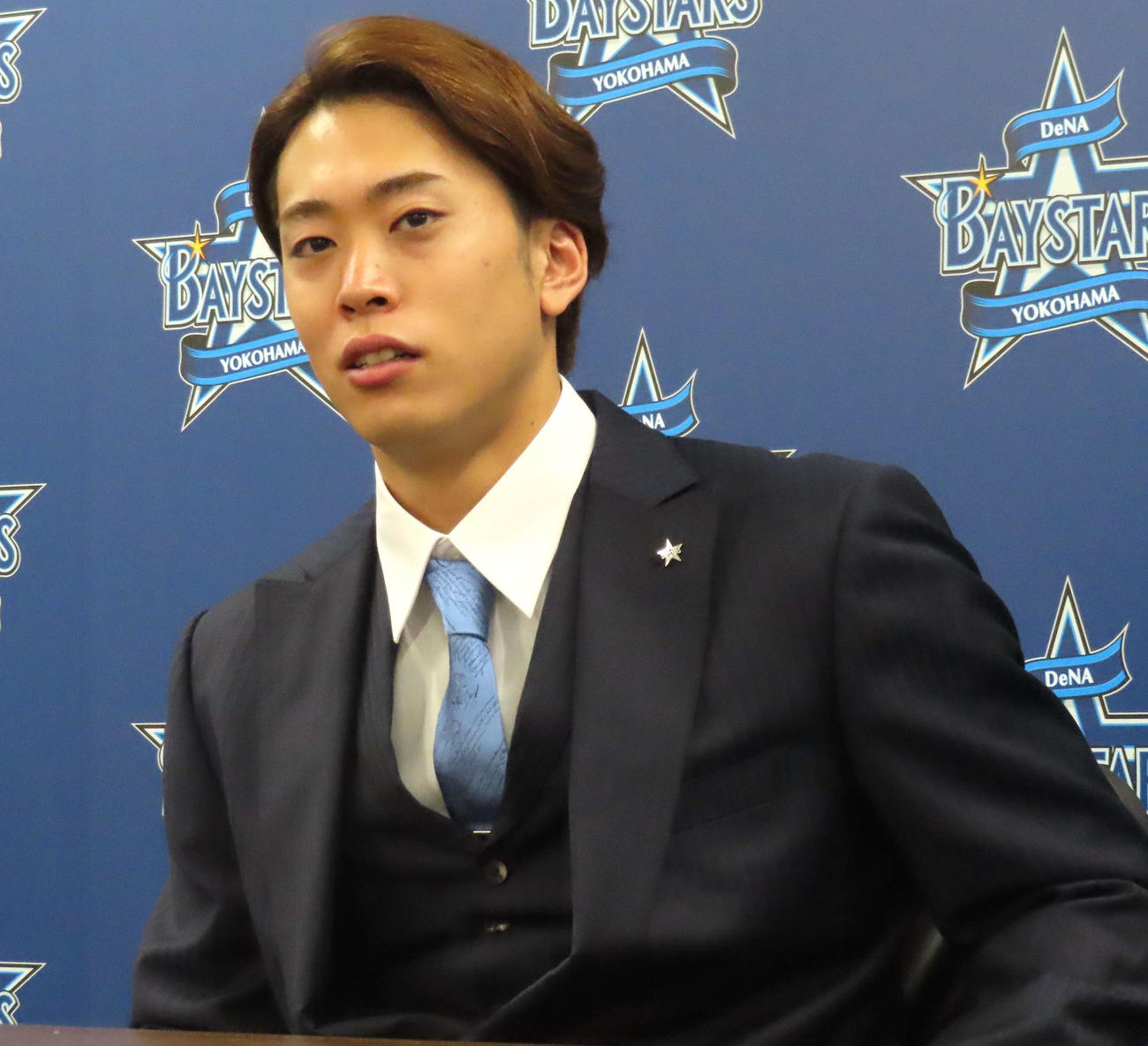 契約更改交渉に臨んだDeNA入江（撮影・黒須亮）