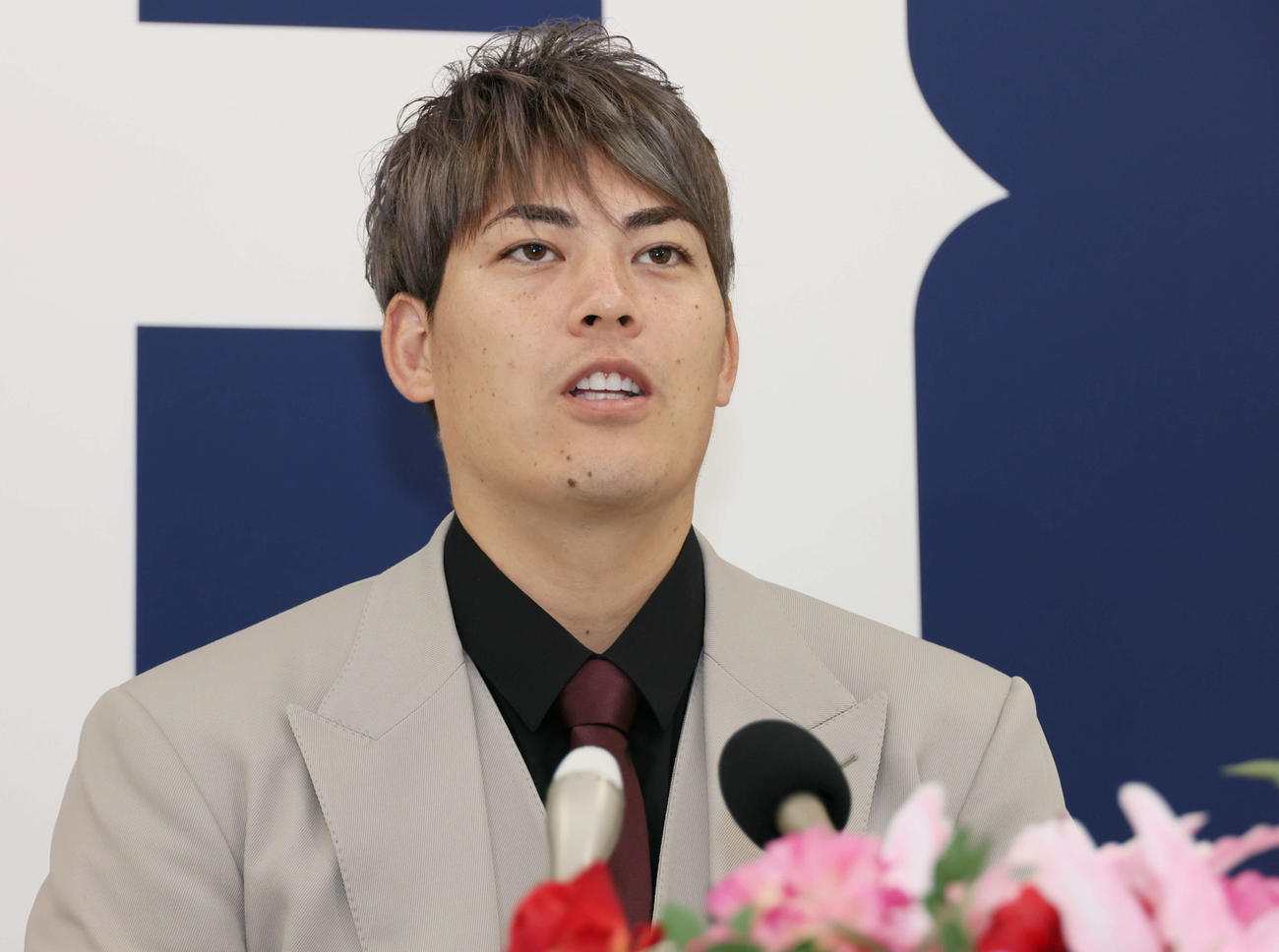 契約更改交渉を終え、会見する広島九里（撮影・加藤孝規））