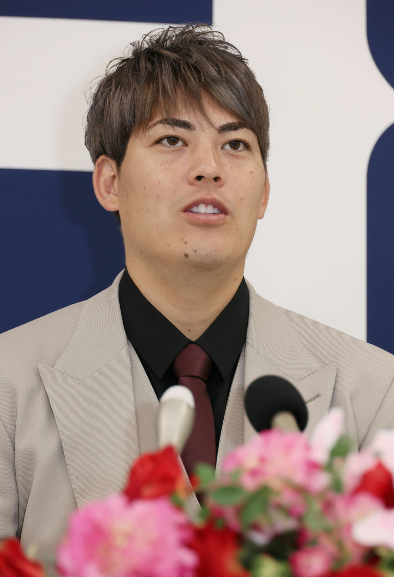 契約更改交渉を終え、会見する広島九里（撮影・加藤孝規））